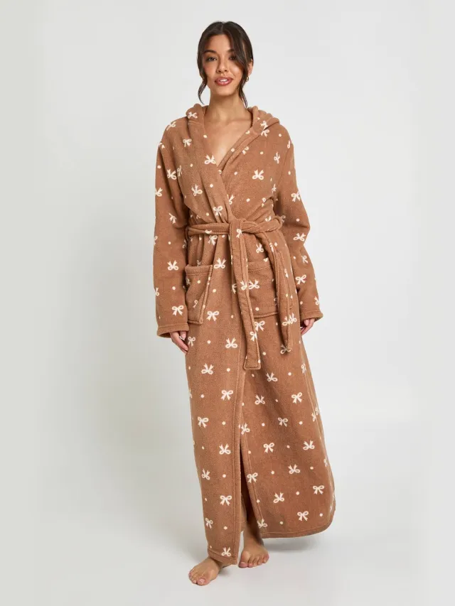 boohoo Dames Fleece Ochtendjas Met Strikjesprint En Capuchon Lang Model Mokka