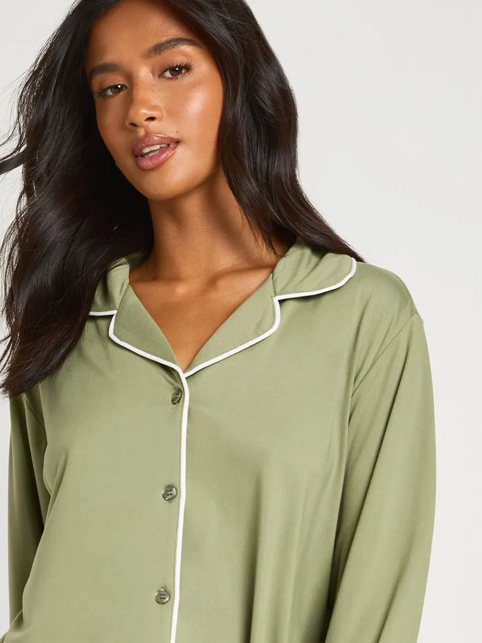 boohoo Dames Petite Piping-detail langmouwenhemd & broek pyjamaset verstandig, foto 4