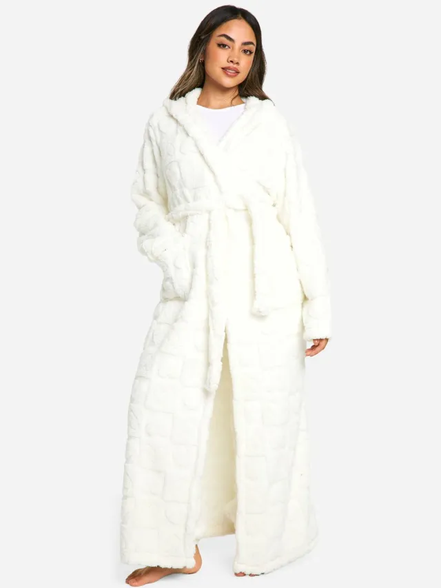 boohoo Dames Badjas van fleece met hartenrelief Crème
