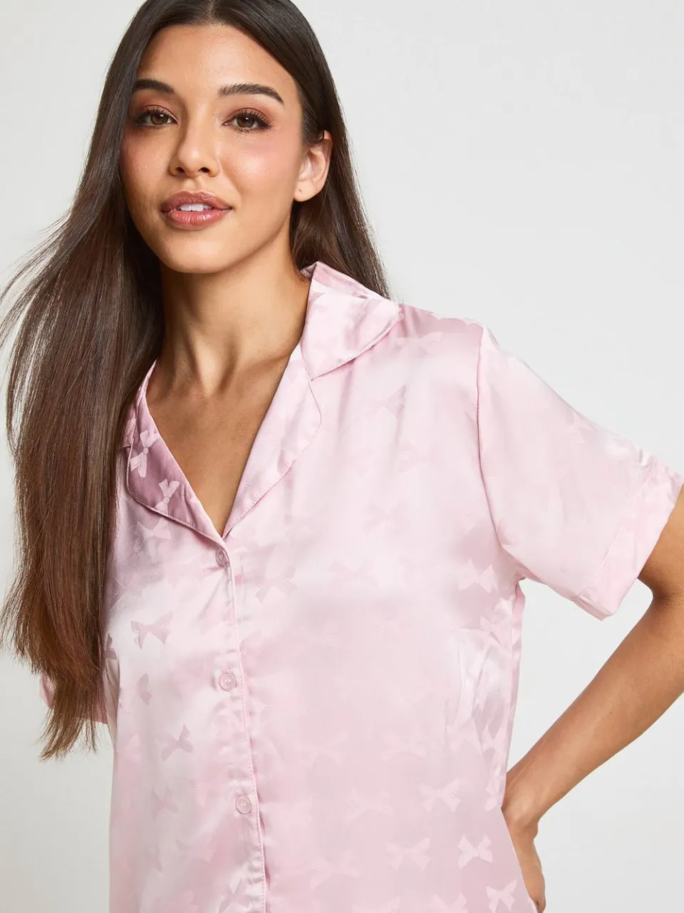 boohoo Dames Satijnen Pyjama Set Met Korte Mouwen En Strikjes Jacquard lichtroze, foto 4