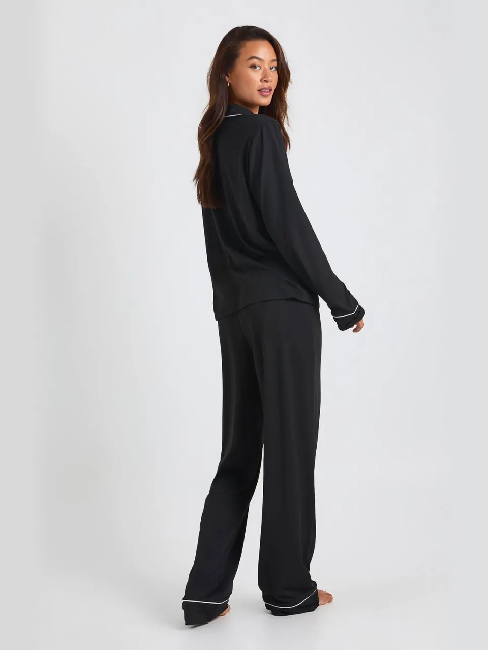 boohoo Dames Lang Jersey met pijpdetail lange mouwen overhemd & broek pyjamaset zwart, foto 2