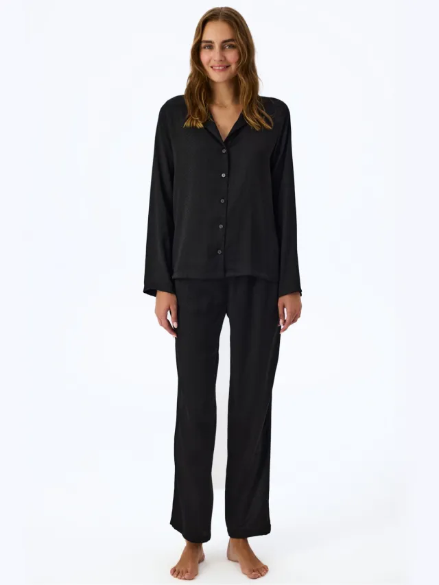 Penti Fleur satijnen pyjamaset met slangenprint, shirt met lange mouwen en broek Zwart