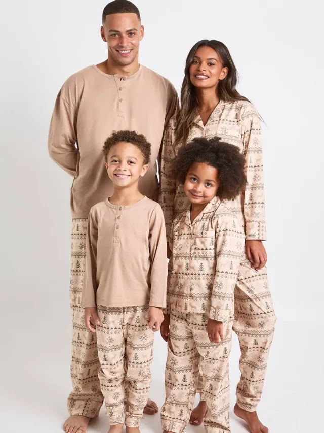 boohoo Dames Dames bijpassende familie baby fleece Fairisle-print lange mouw shirt & broek pyjamaset Neutral
