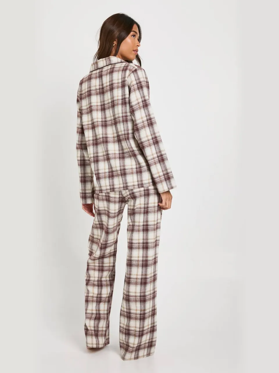 boohoo Dames Geborsteld geruit lange mouwen overhemd & broek pyjamaset chocoladebruin, foto 2