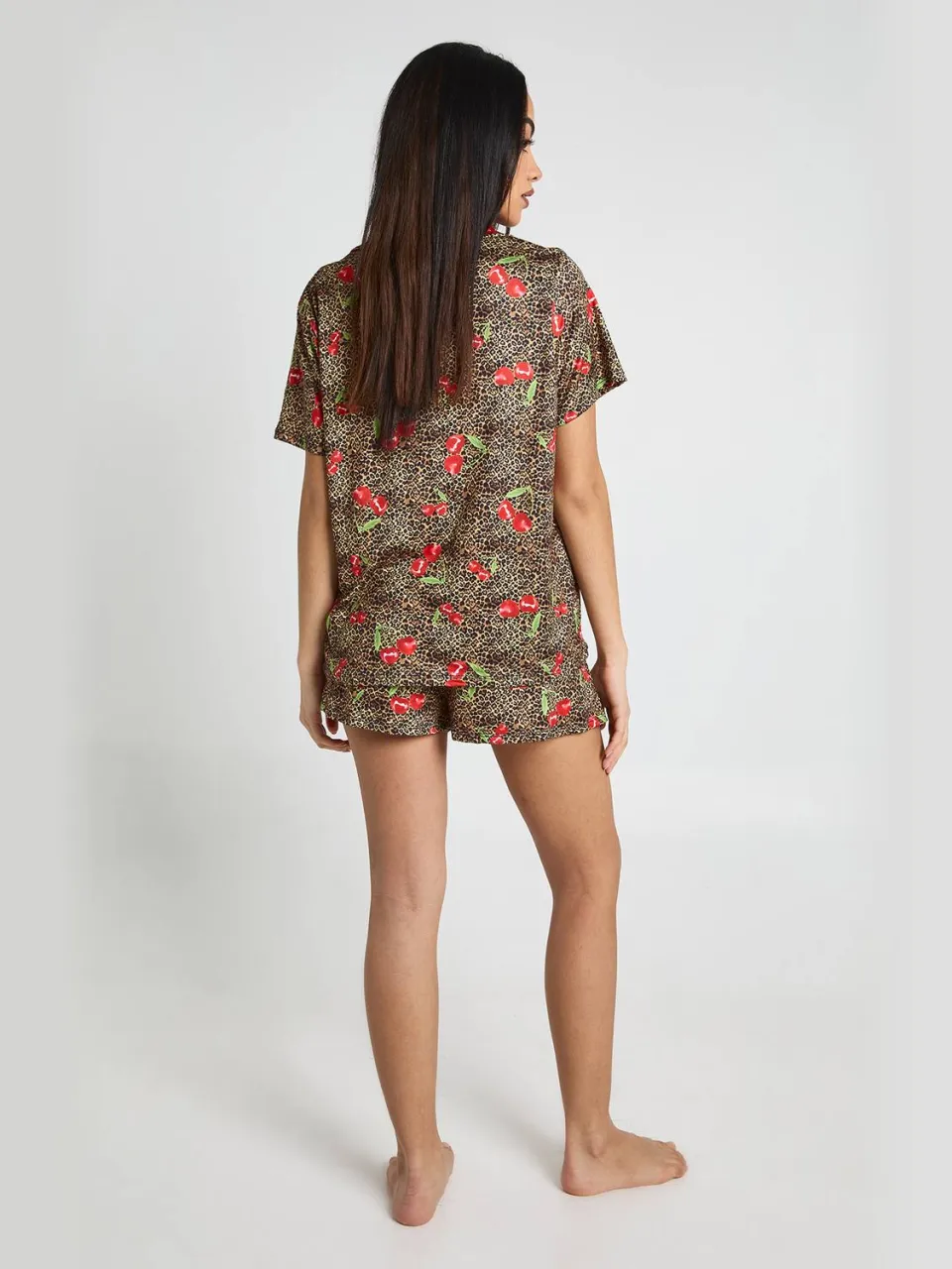 boohoo Dames Kersen & Luipaardprint Pyjama Set Met Korte Mouwen Shirt & Shorts, foto 2