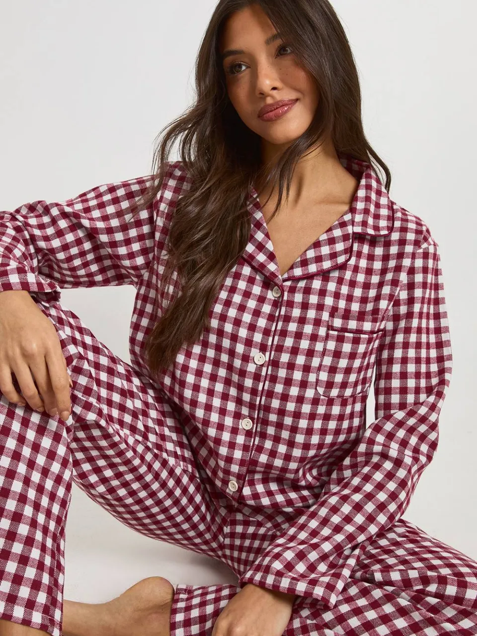 boohoo Dames Geborsteld geruite langarmige overhemd & broekpyjamaset bordeaux rood, foto 3