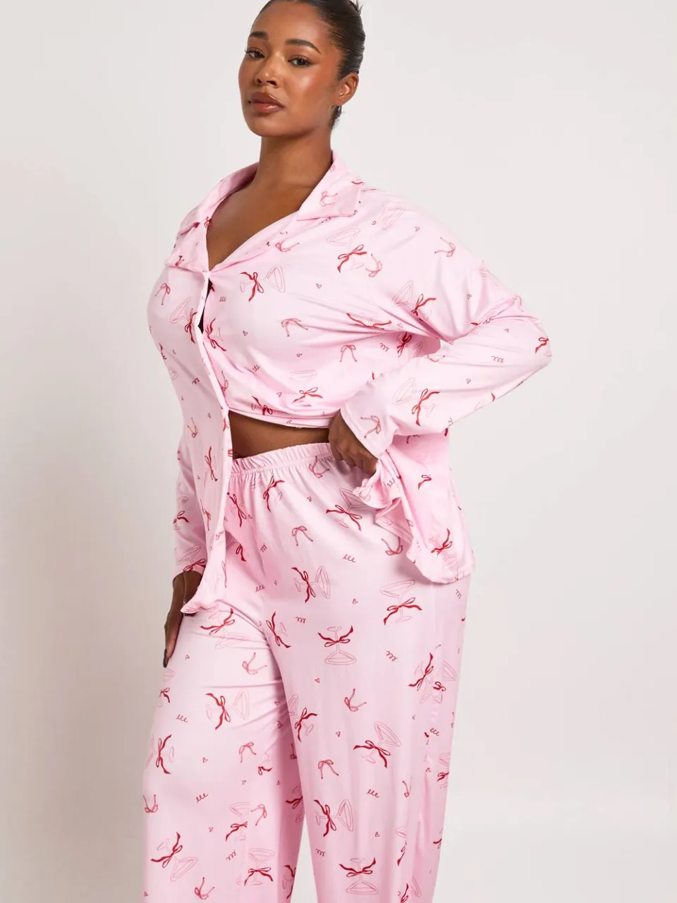 boohoo Dames Plus Strik Cocktail Lange Mouw Shirt En Broek Pyjama Set roze, foto 3