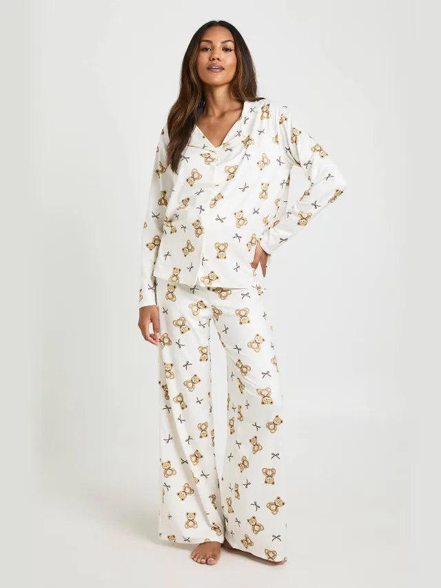 boohoo Dames Zwangerschaps Beertjes en Strikjes Print Lange Mouw Shirt & Broek Pyjama Set Crème