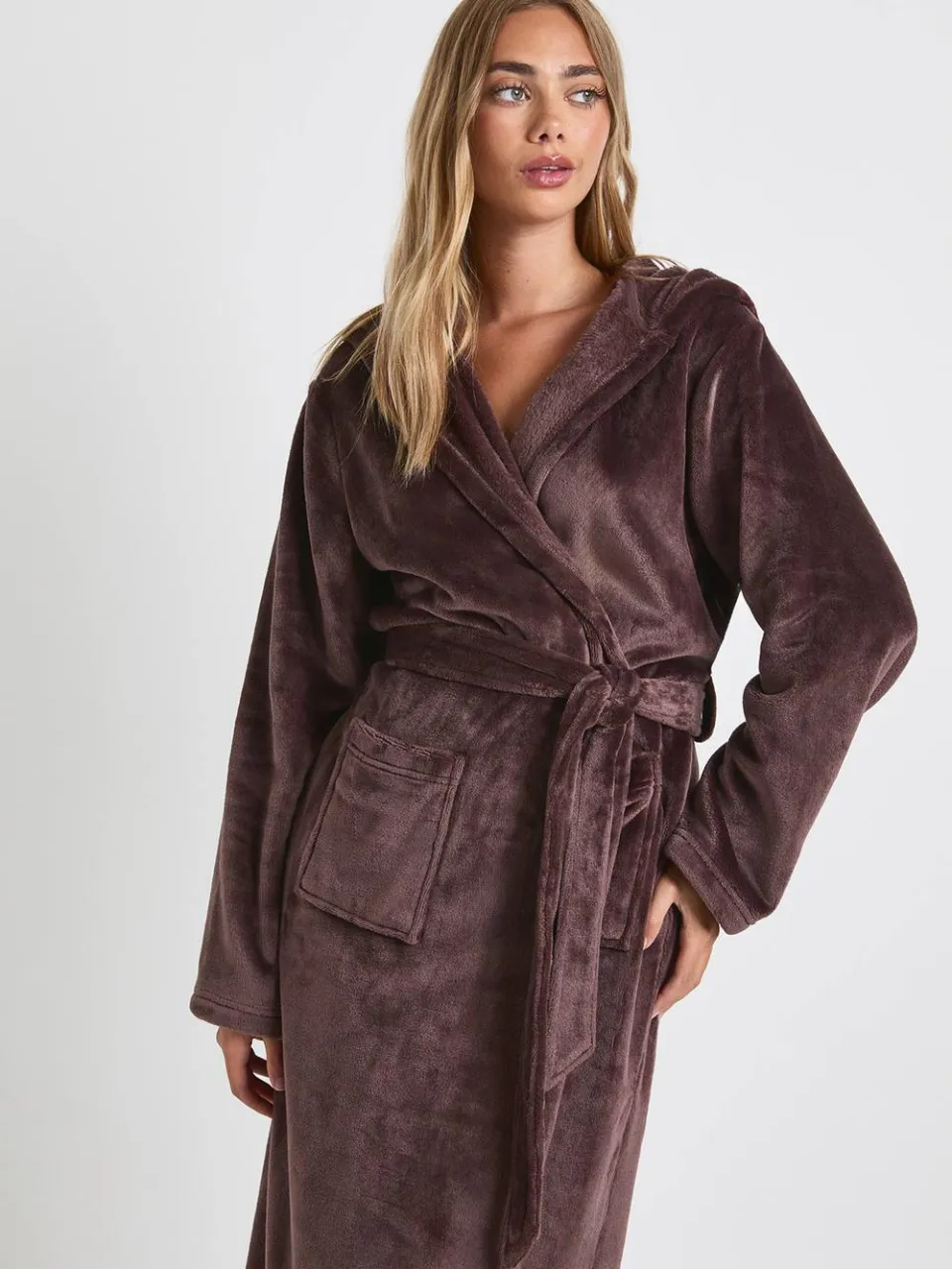 boohoo Dames Maxi Fleece Kapmantel-huisjas chocoladebruin, foto 3
