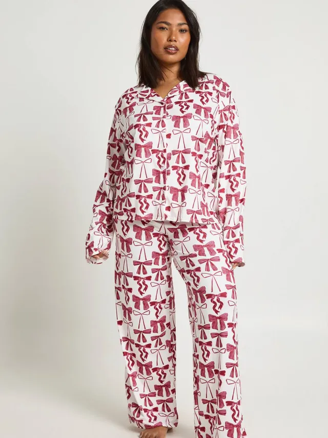 boohoo Dames Plus Strikjes Print Lange Mouw Shirt & Broek Pyjama Set Rood
