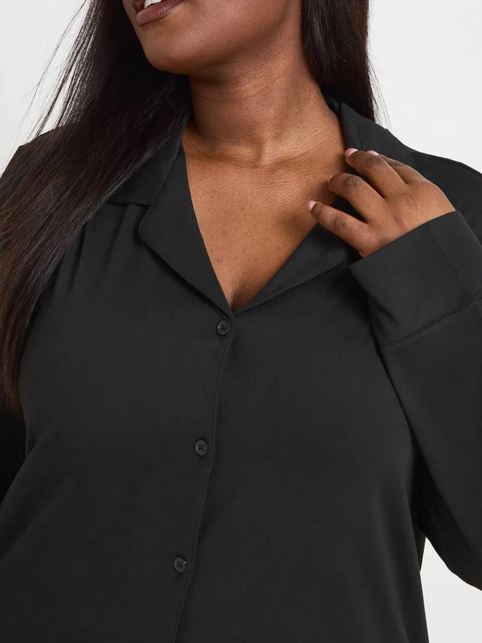 boohoo Dames Plus Soft Touch Pyjamaset Met Doorknoop Shirt En Broek zwart, foto 4