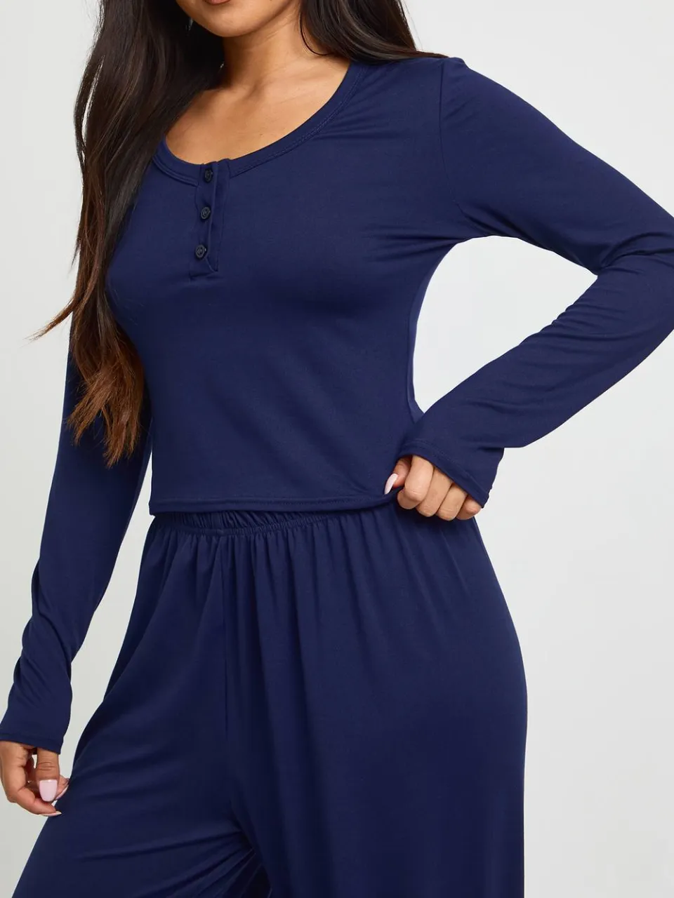 boohoo Dames Petite Pyjamaset Met Lange Mouwen Top Met Knoopdetail En Broek marineblauw, foto 4