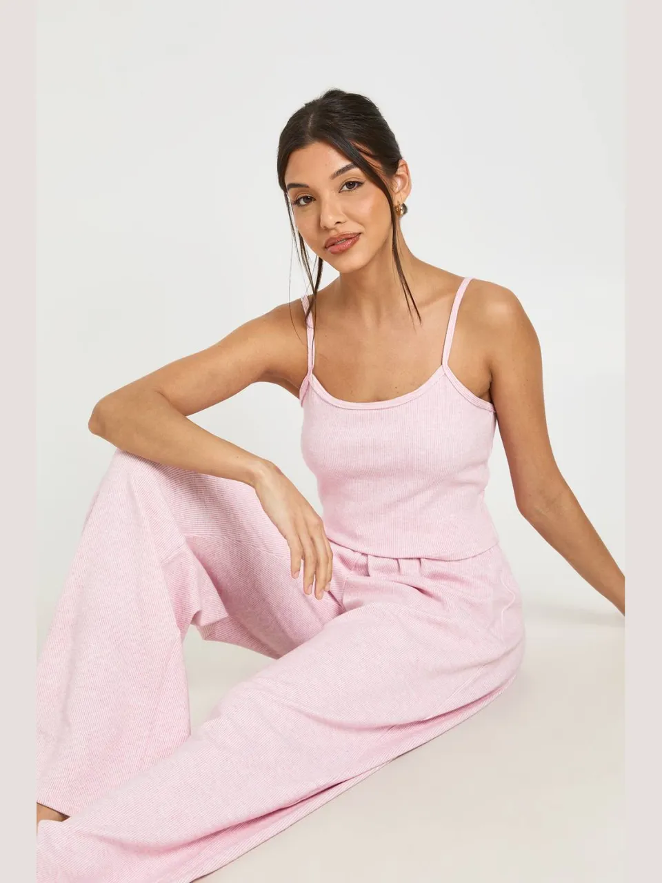 boohoo Dames Contrasterende Geribbelde Cami & Broek Pyjama Set lichtroze, foto 2