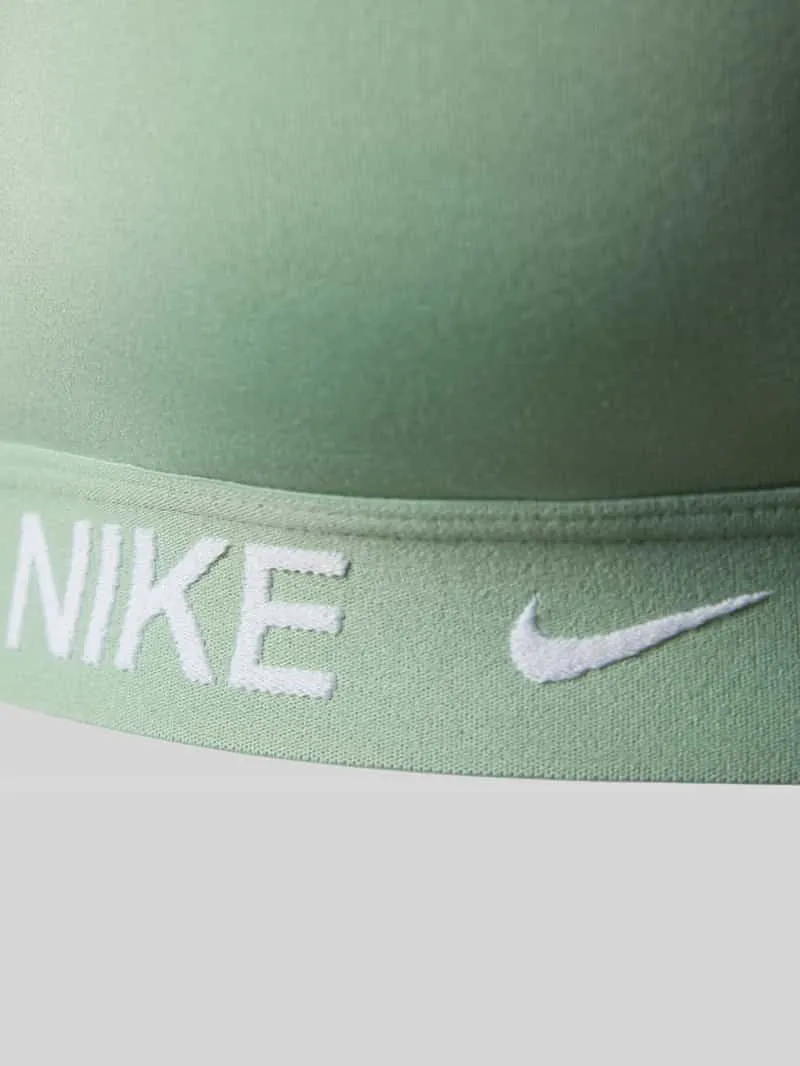 Nike slim fit sport-bh met logoprint model 'Indy' rietgroen, foto 3
