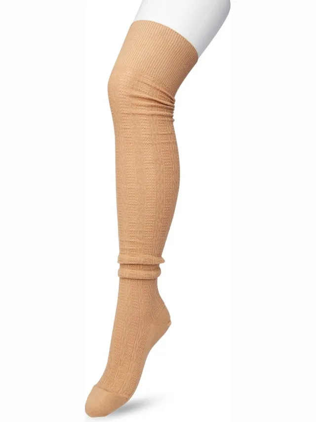 Bonnie Doon Bio Kabel Overknee kousen Dames Licht Bruin - Klassiek Kabel patroon - Biologisch Katoen - Comfort - Classic Cable Overknee sokken - OEKO-TEX - Gladde Naden - Kniekousen - Duurzaam Huidvriendelijk - Macaroon - P53498.275