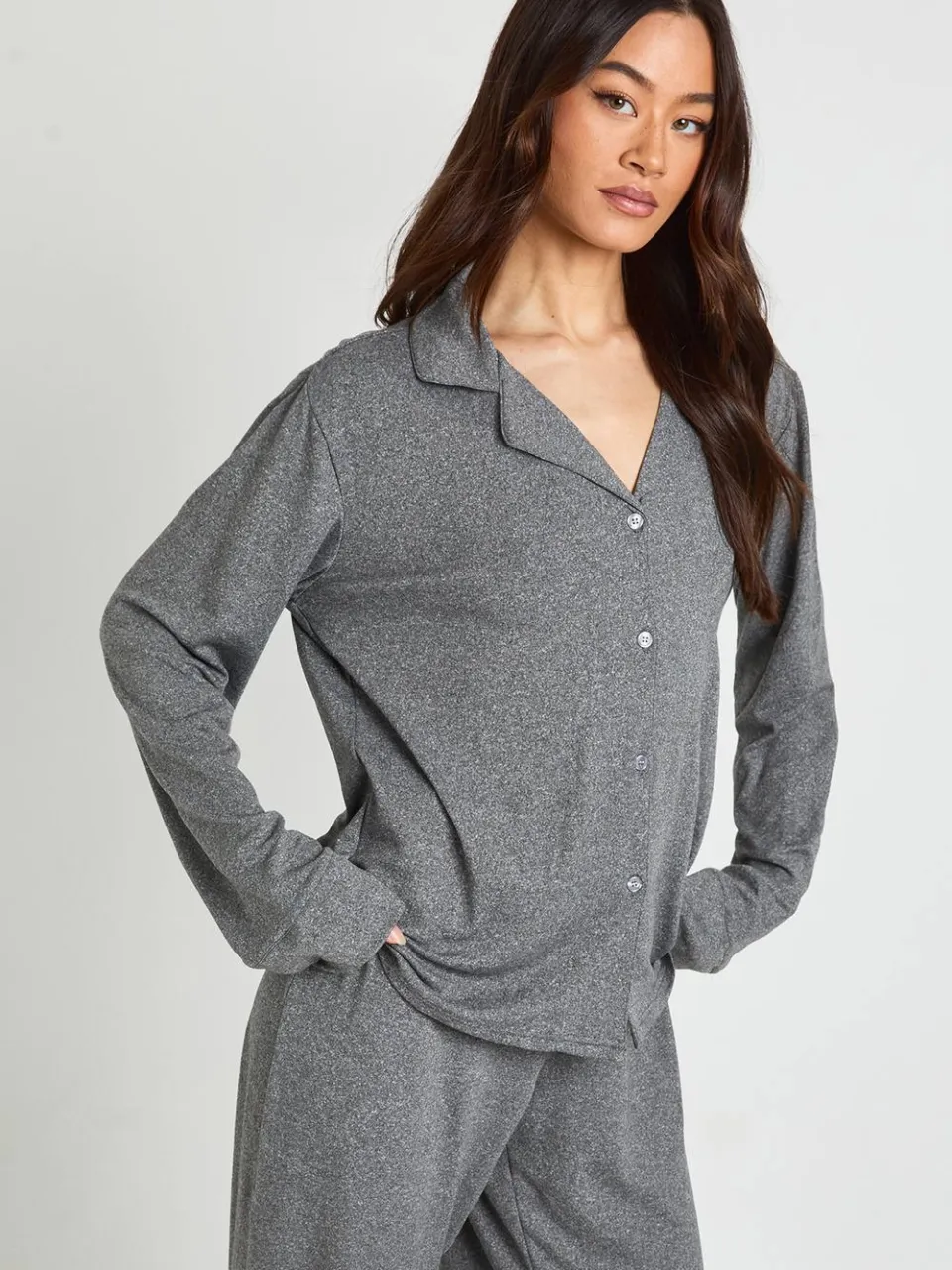 boohoo Dames Lange Zachte Pyjama Set Met Doorknoop Shirt En Broek grijze mergel, foto 3