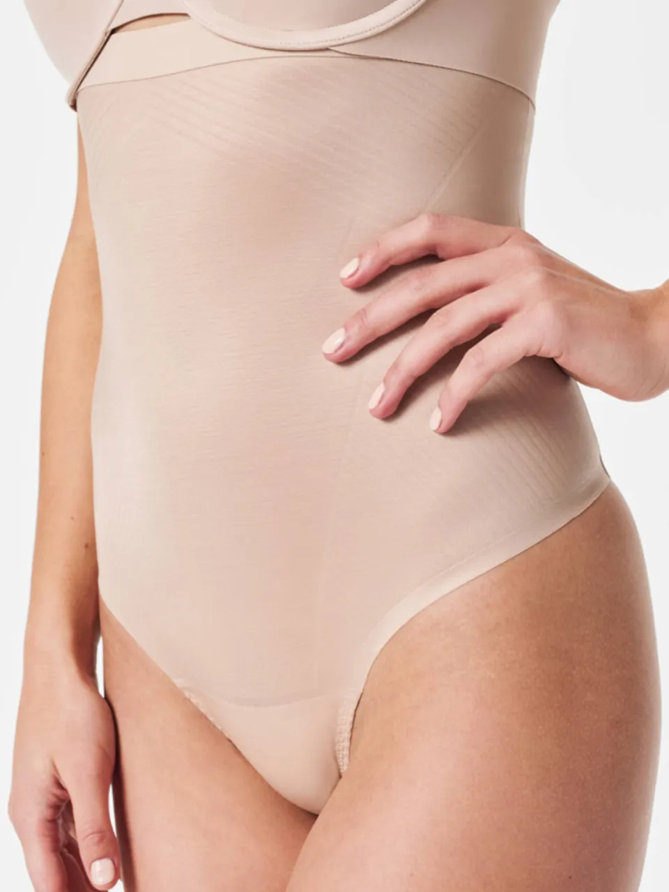 SPANX SPANXshape™ Invisible high waist medium corrigerende string beige, foto 6