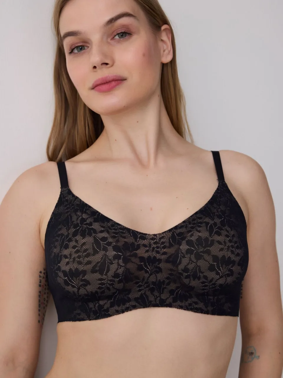 Penti Bloemige Kant Bralette Met Verstelbare Bandjes zwart, foto 2