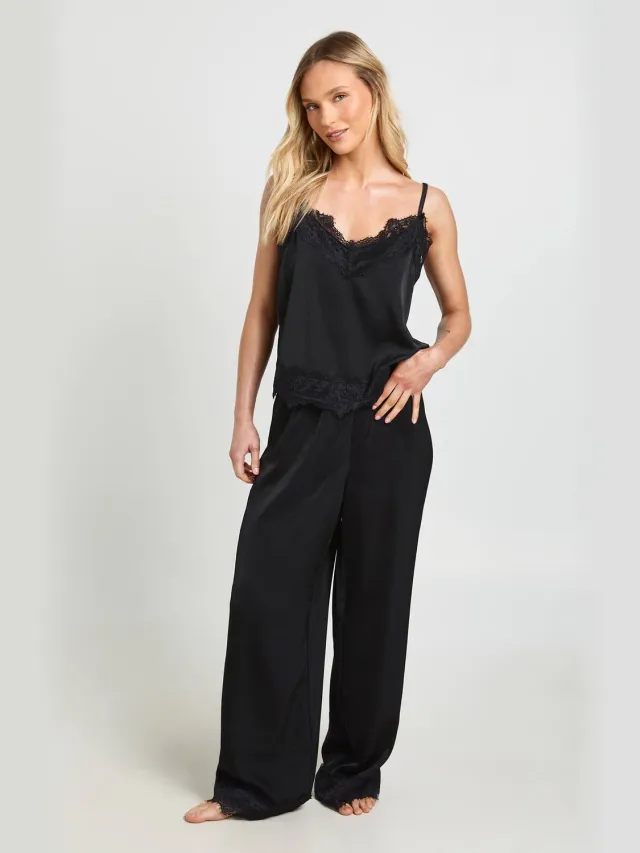 boohoo Dames Petite Pyjama Set Met Cami En Broek Met Wimperkanttrim Zwart