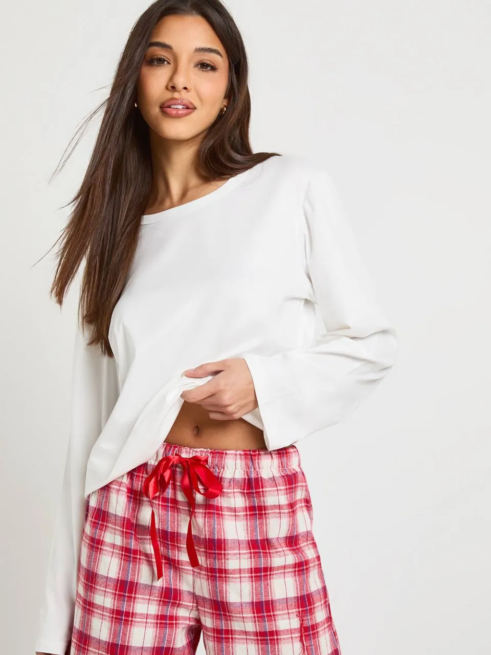 boohoo Dames Geborstelde geruite top met lange mouwen & broek pyjama set rood, foto 4