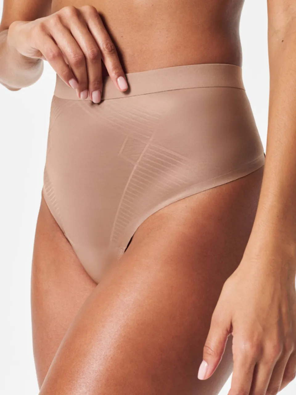 SPANX SPANXshape™ Invisible medium corrigerende string donkerbeige, foto 5