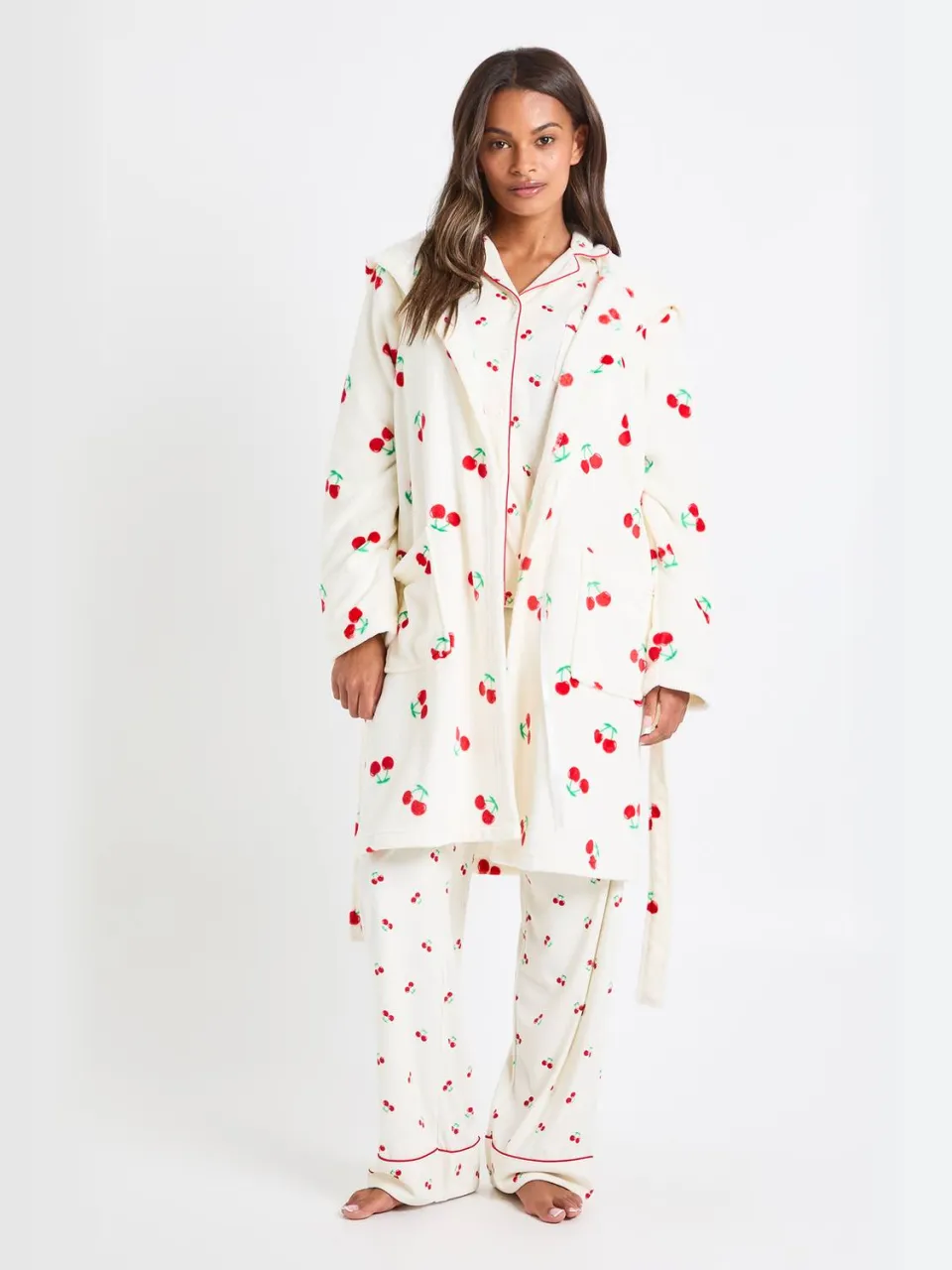 boohoo Dames Cherry Print Korte Pluizige Badjas Crème