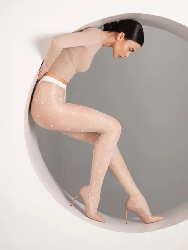 Giulia Panty - Insomnia20 - Stippen Panty - Strikjes Panty - Bruidspanty - Strikjes en stipjes op de Benen - 20 Den - Medium - Crèmekleurig