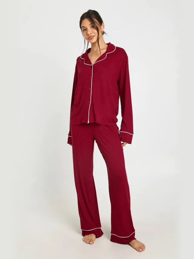 boohoo Dames Zachte Geribbelde Pyjama Set Met Paspeldetail, Shirt Met Lange Mouwen & Broek Bordeaux Rood
