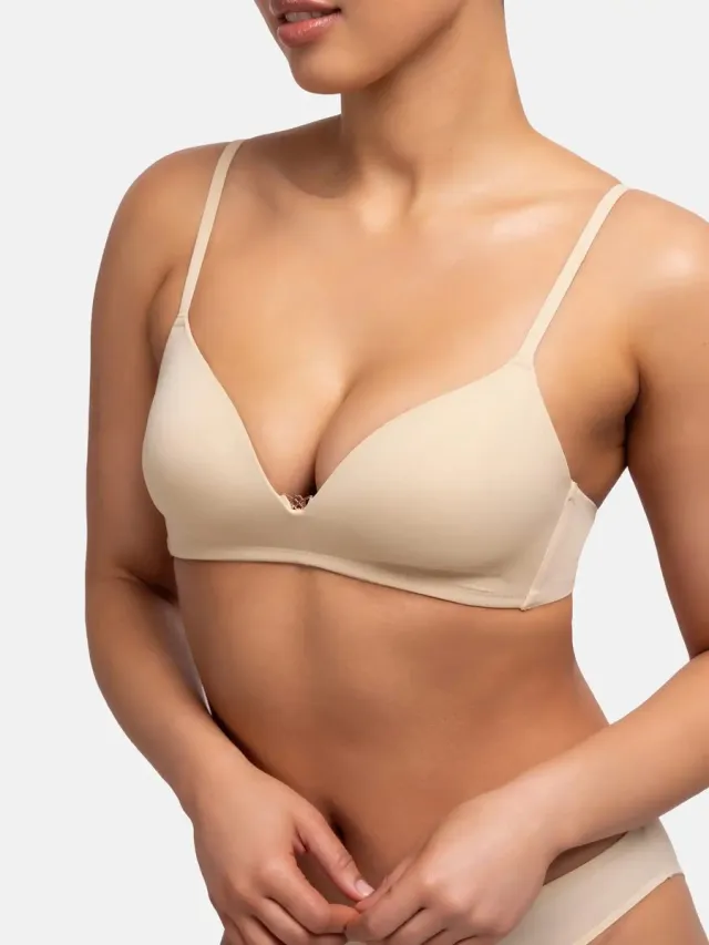 Dorina Bh zonder beugel voorgevormd - Fili - T-shirt bh die niet doorschijnt - Soft Bh - 75E - Zwart