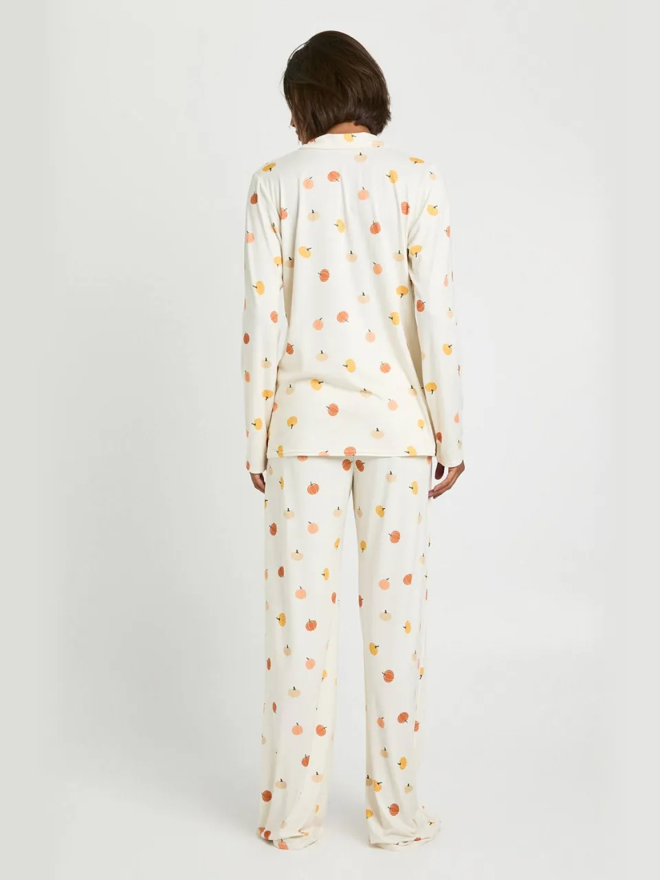 boohoo Dames Lang Halloween Ditsy Pompoenprint Langmouwshirt & Broekpyjamaset crème, foto 2
