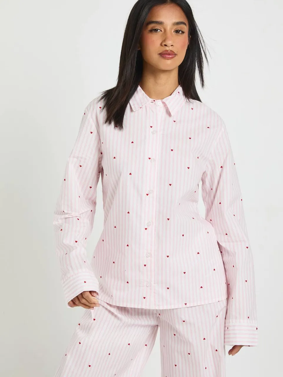 boohoo Dames Petite Katoenen Popeline Krijtstreep Hartjesprint Pyjama Set Met Shirt Met Lange Mouwen & Broek lichtroze, foto 4