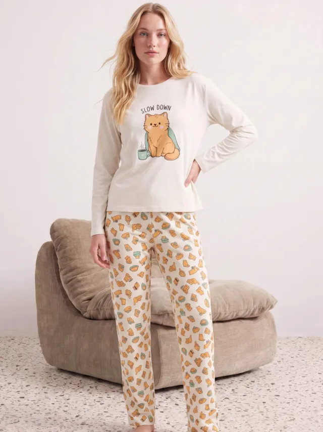 Trendyol TRENDYOLMİLLA Dames Ecru Animal print Lang, Regular fit Pyjama- Sets