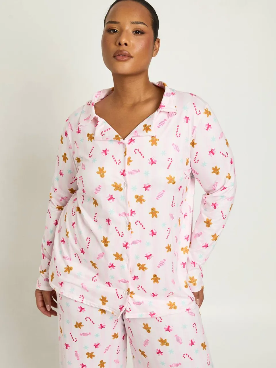 boohoo Dames Plus Peperkoekmannetje Print Lange Mouw Shirt En Broek Pyjama Set roze, foto 3