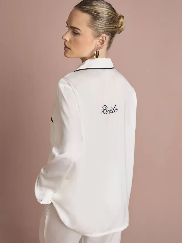 boohoo Dames Bruidspyjama Set 'Bride' Satijn Geborduurd Lange Mouwen Shirt & Broek Wit