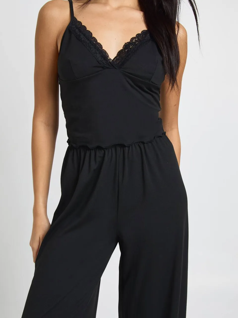 boohoo Dames Jersey Pyjama Set Met Kanten Rand Cami & Broek zwart, foto 3