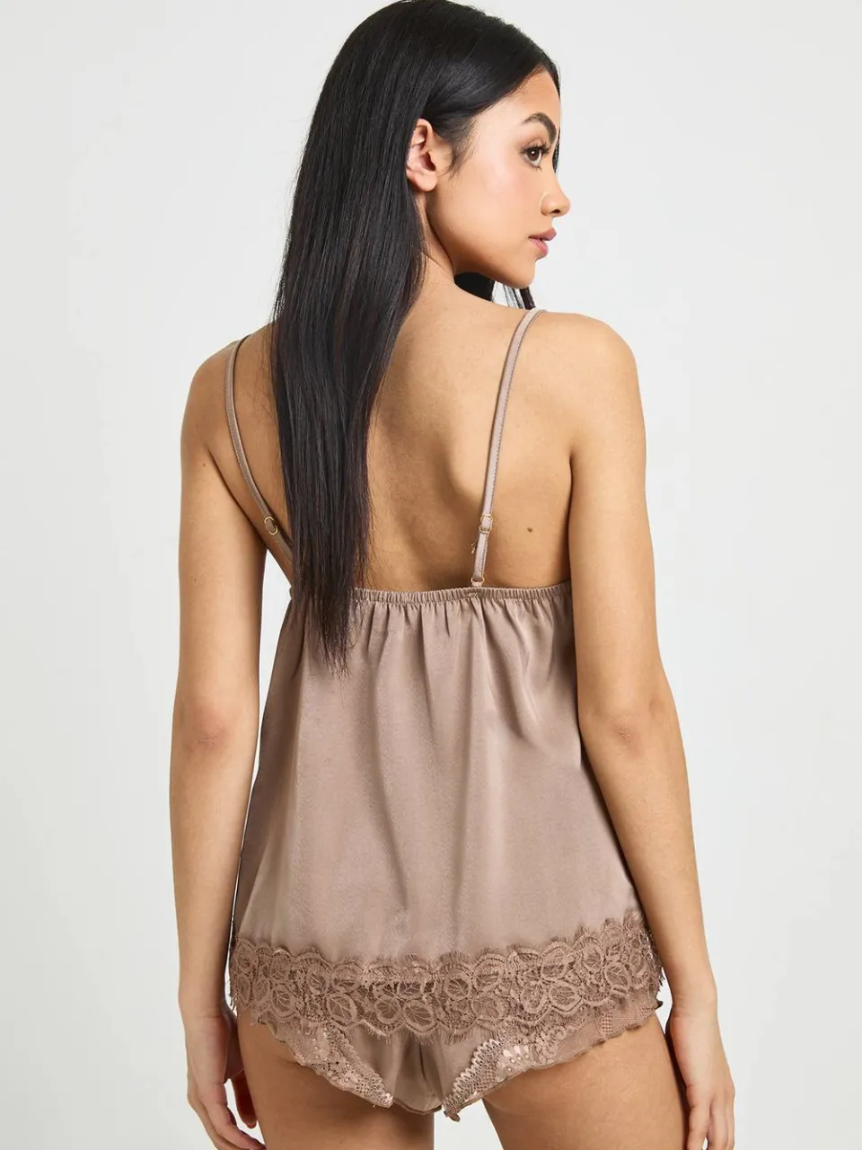 boohoo Dames Satijnen Pyjama Set Met Kanten Paneel Detail Cami & Short mokka, foto 2