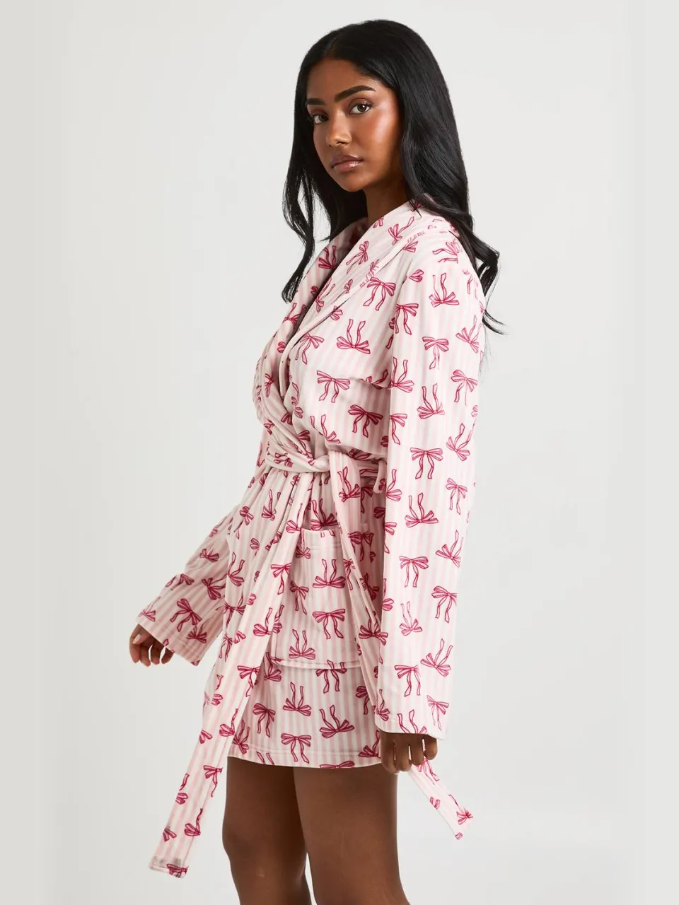 boohoo Dames Fleece Mini Kamerjas Met Strikjes En Krijtstreep Print baby roze, foto 3
