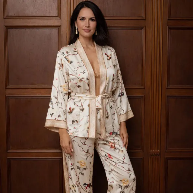 Kimomi Pyjama dames satijn - Birdsong Silk - bloemen en vogels - creme - nachtkleding - kimono top - cadeau vrouw