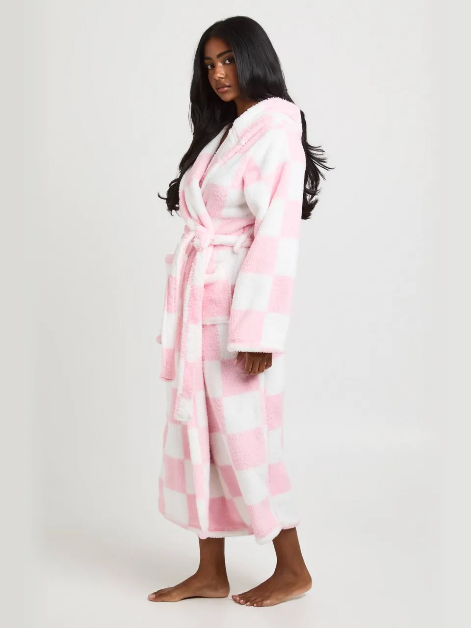 boohoo Dames Geblokte Fleece Lange Badjas Met Capuchon lichtroze, foto 3