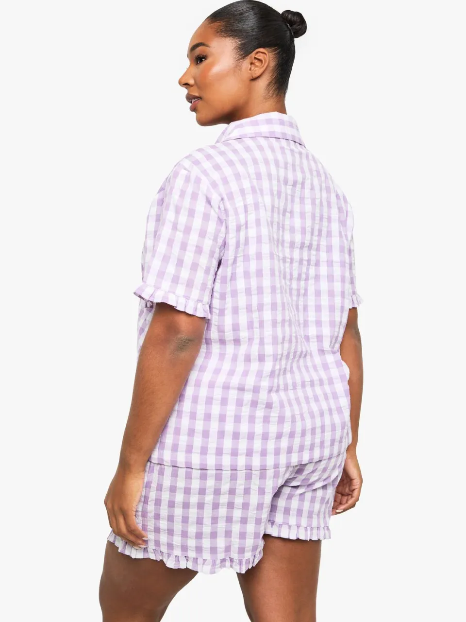 boohoo Dames Plus Seersucker Gingham Ruffle Shirt En Broek Pyjama Set lila, foto 2