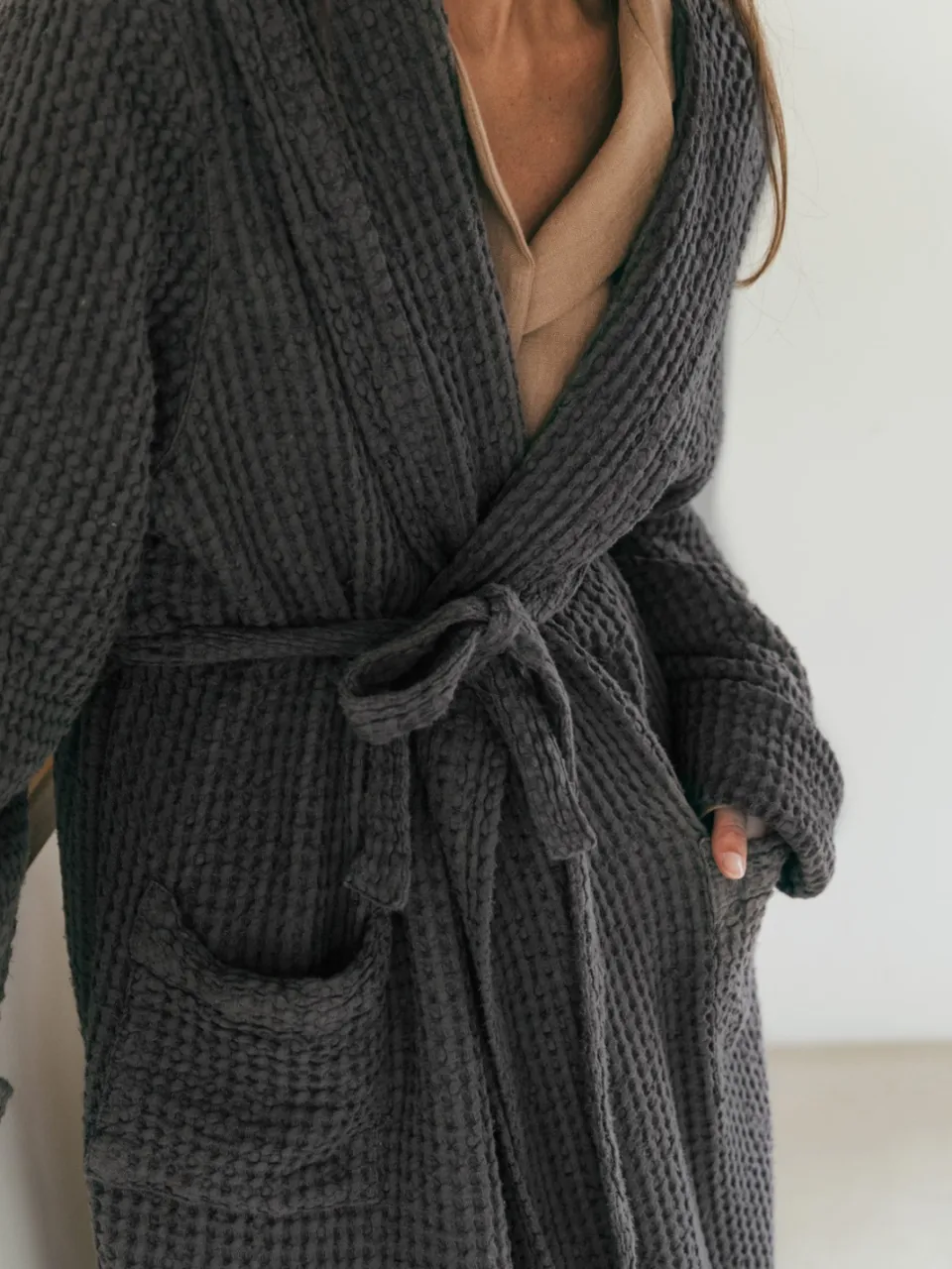 AmourLinen dames vegan Badjas Waffle Snuggle Antraciet, foto 2