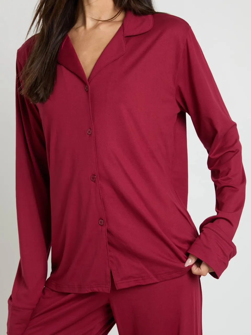 boohoo Dames Lange Pyjama Set Met Zachte Touch Knoopsluiting Shirt En Broek bordeaux rood, foto 4