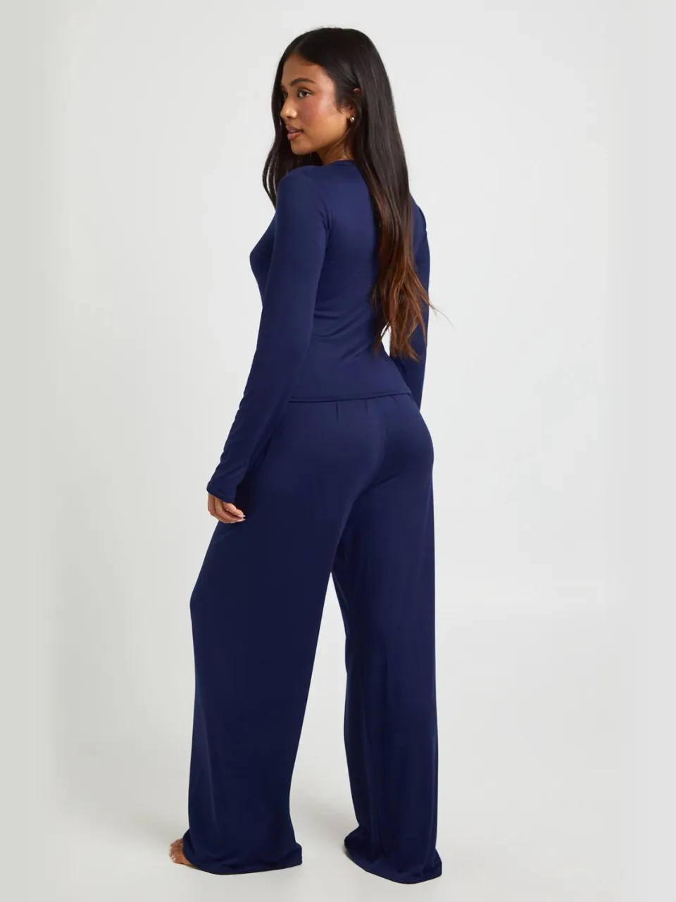 boohoo Dames Petite Pyjamaset Met Lange Mouwen Top Met Knoopdetail En Broek marineblauw, foto 3
