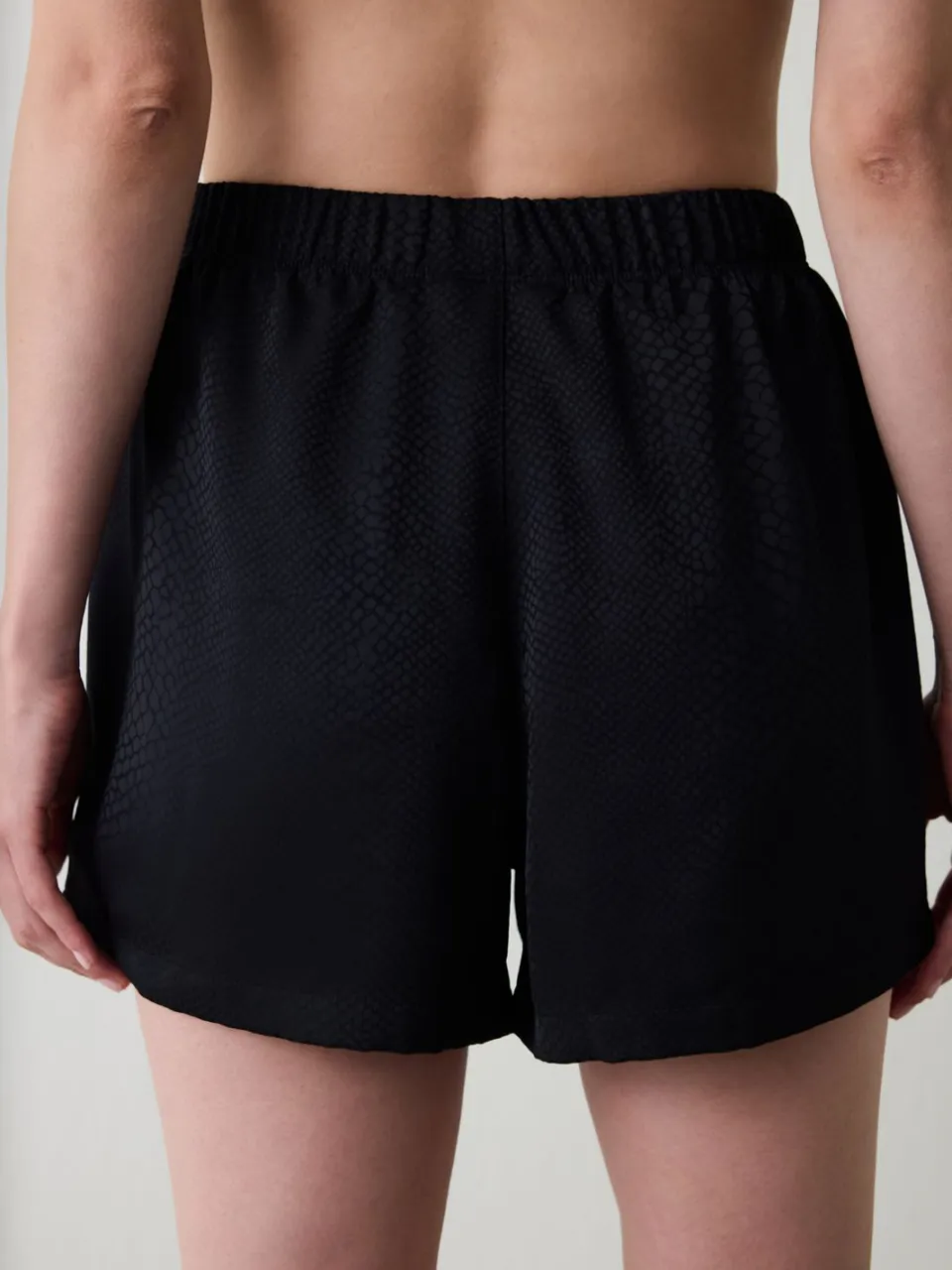 Penti Fleur Satijnen Korte Pyjamabroek zwart, foto 2