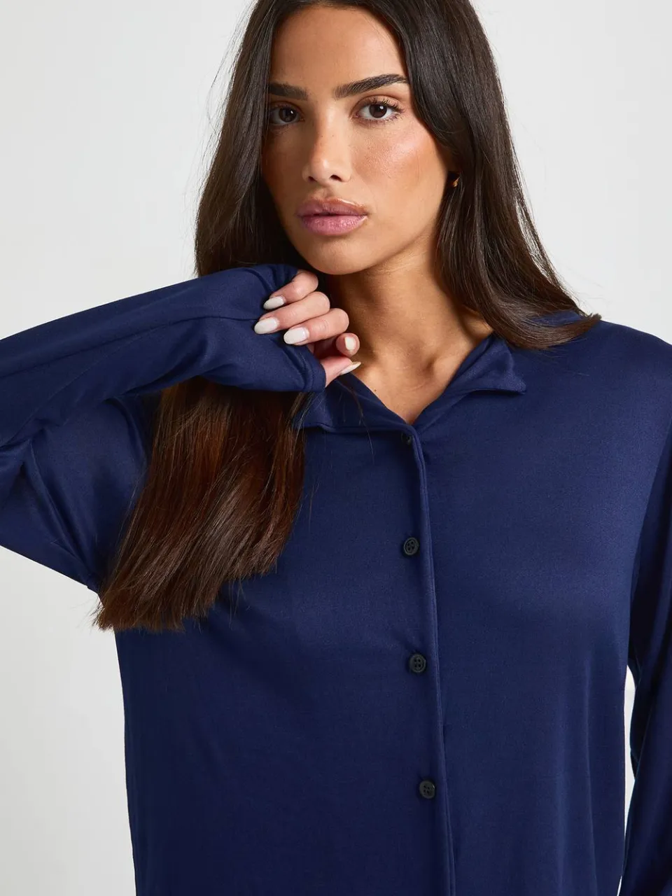 boohoo Dames Petite pyjama set met lange mouw overhemd en broek marineblauw, foto 4