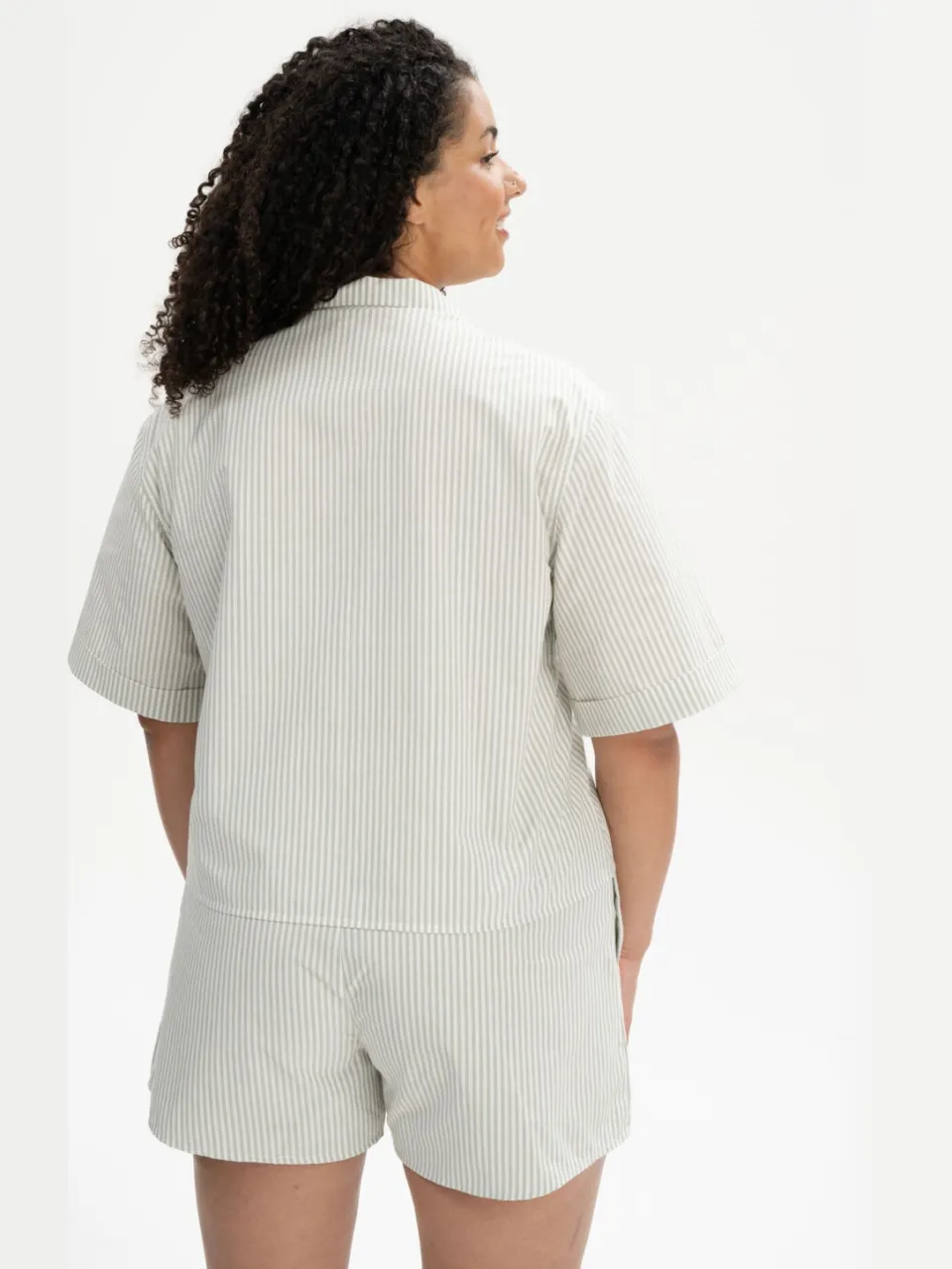 MELA dames vegan Pyjamashirt Hansika Gestreept Tijmgroen Naturel Wit, foto 2