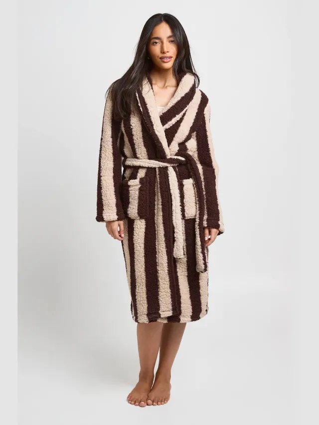 boohoo Dames Gestreepte Sherpa Fleece Lange Badjas Chocoladebruin