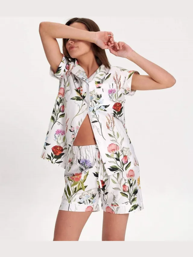 Coemi Tuinbloemen pyjama set dames–klassiek shirt& korte broek–handgeschilderde bloemen–100% Katoensatijn–wit–