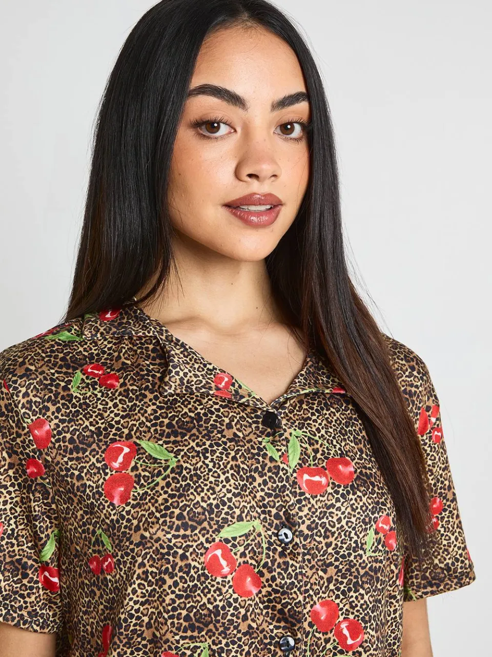boohoo Dames Kersen & Luipaardprint Pyjama Set Met Korte Mouwen Shirt & Shorts, foto 4