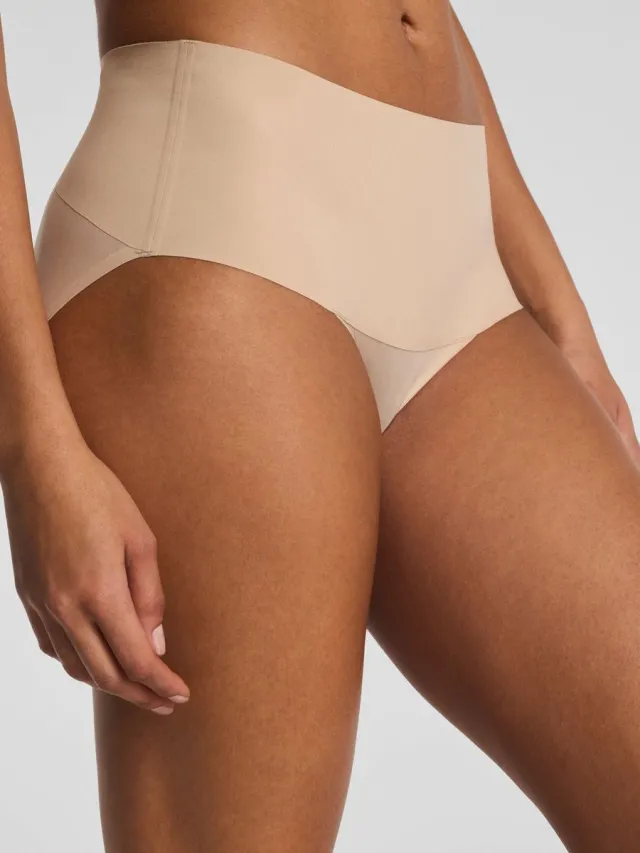 Spanx Undie-tectable Brief / Slip - Kleur Chai Skin kleur